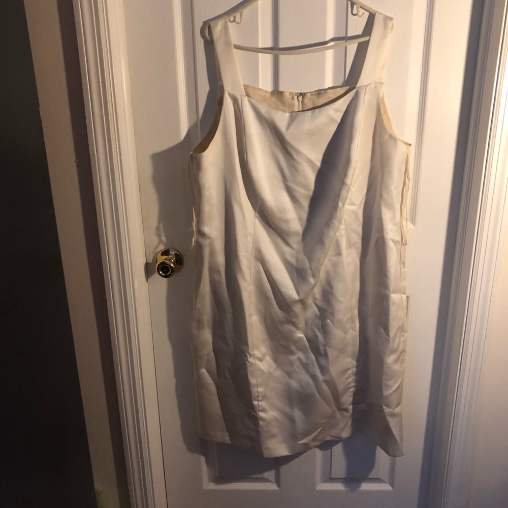 Dress - Picture 4 of 4